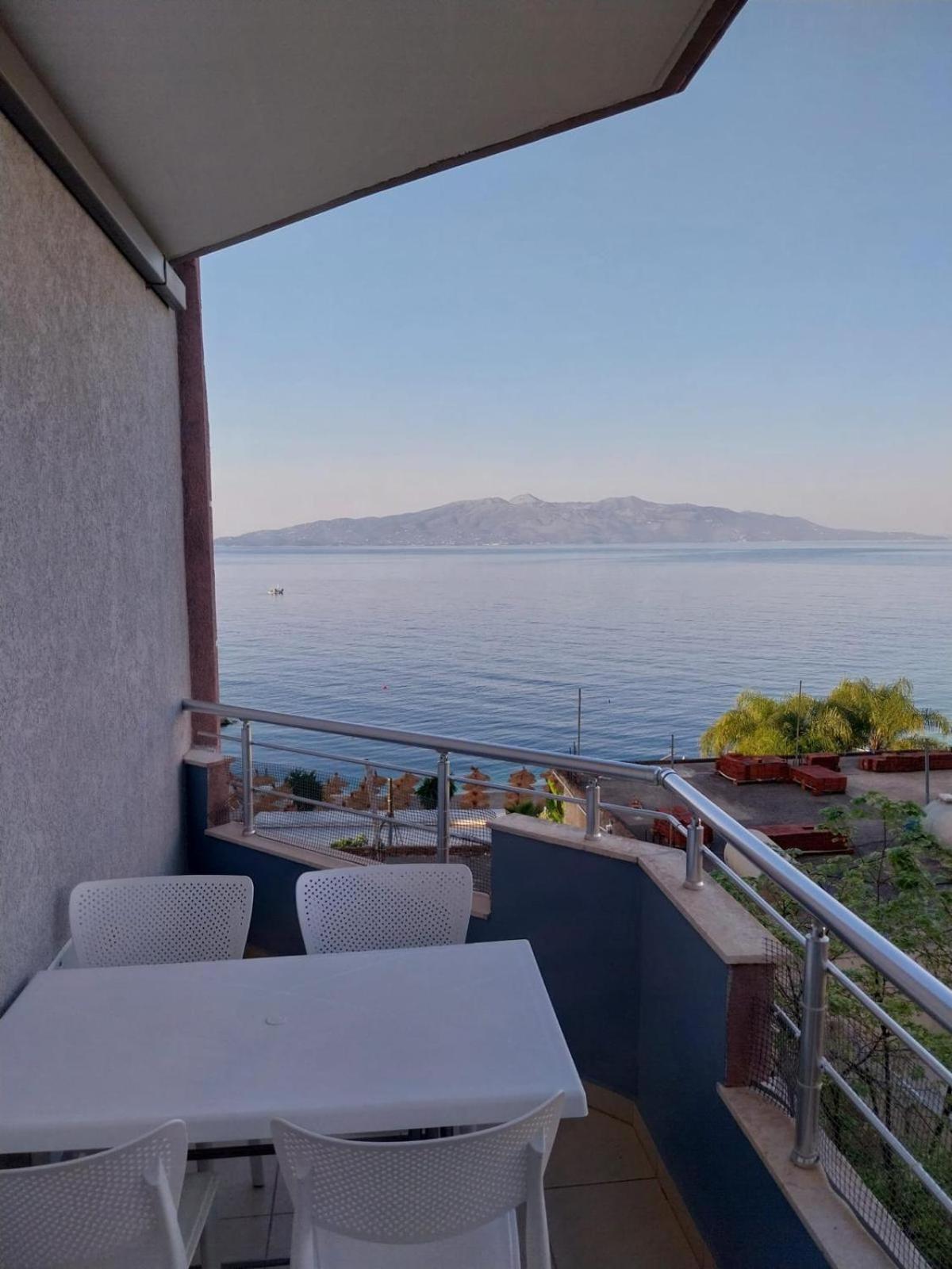 Susy Sea View Apartment Sarande Ngoại thất bức ảnh