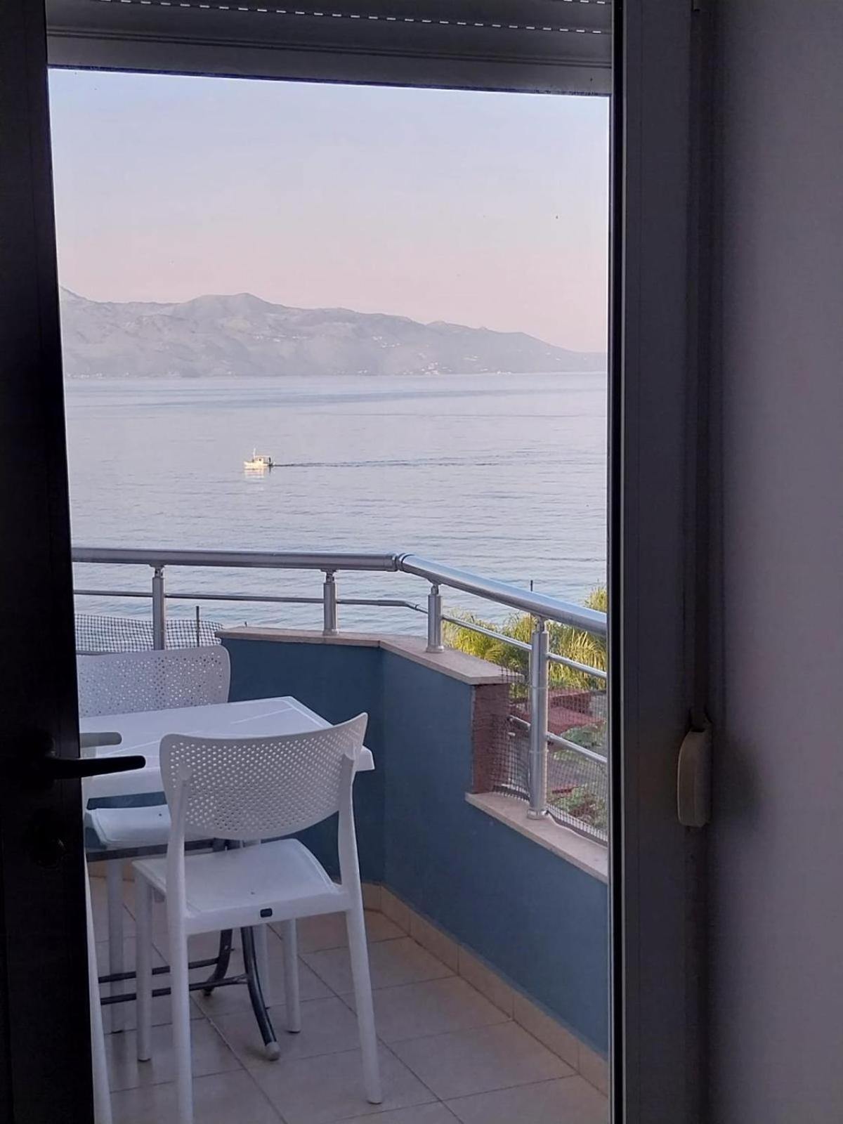 Susy Sea View Apartment Sarande Ngoại thất bức ảnh